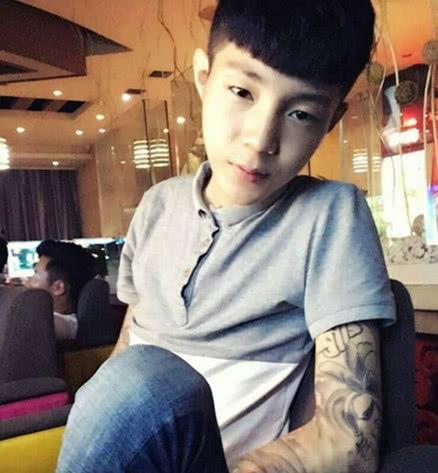 商城网红男神,魅力四溢，人气爆棚的电商新宠