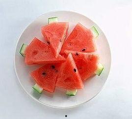 八中跳舞吃瓜,吃瓜群众围观校园潮流文化