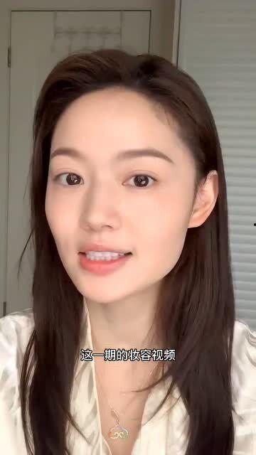 网红校园风妆容搭配,青春活力，时尚搭配指南