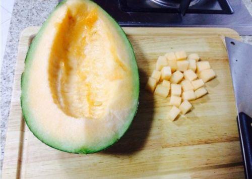 父亲不给吃哈密瓜,哈密瓜背后的温馨故事